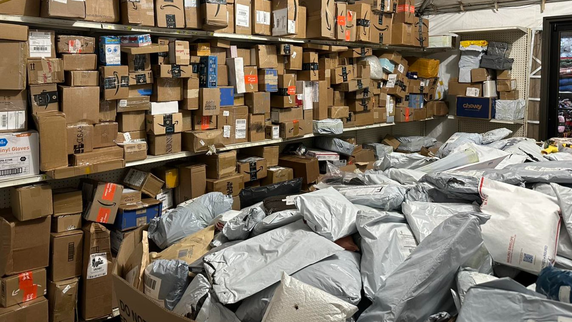Buy Unclaimed Packages For $1 (500 Items – $500) – Mail Pallets
